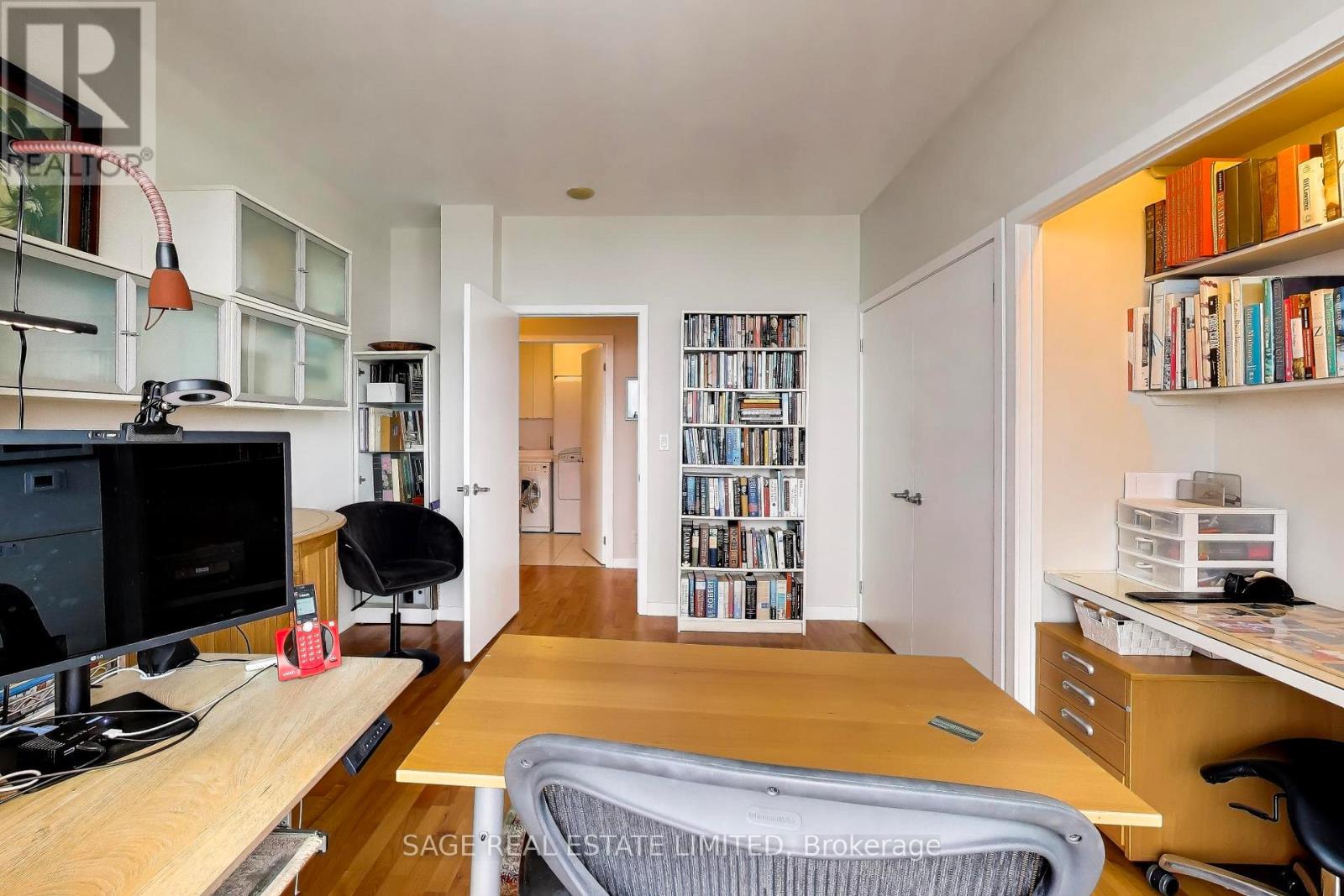 #4004 33 LOMBARD STREET - 25