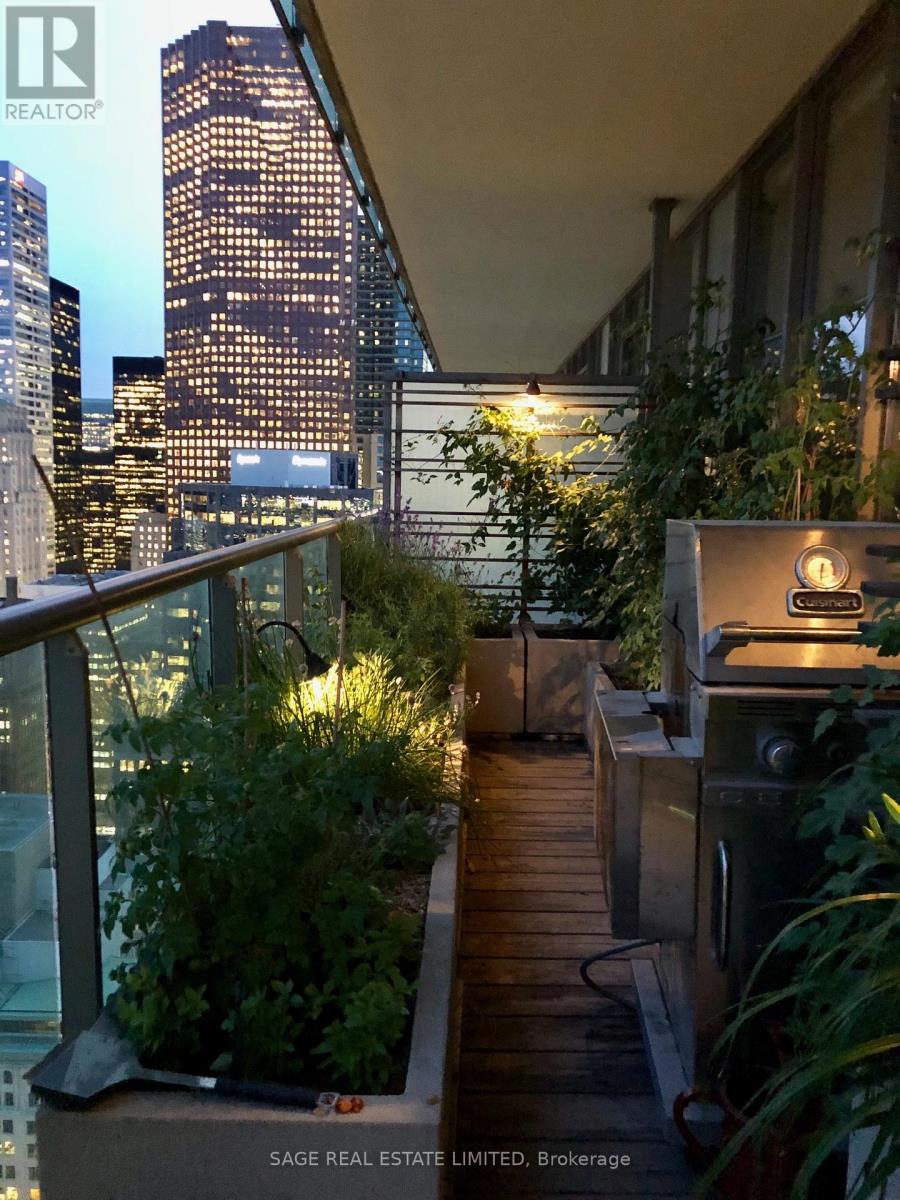 #4004 33 LOMBARD STREET - 33