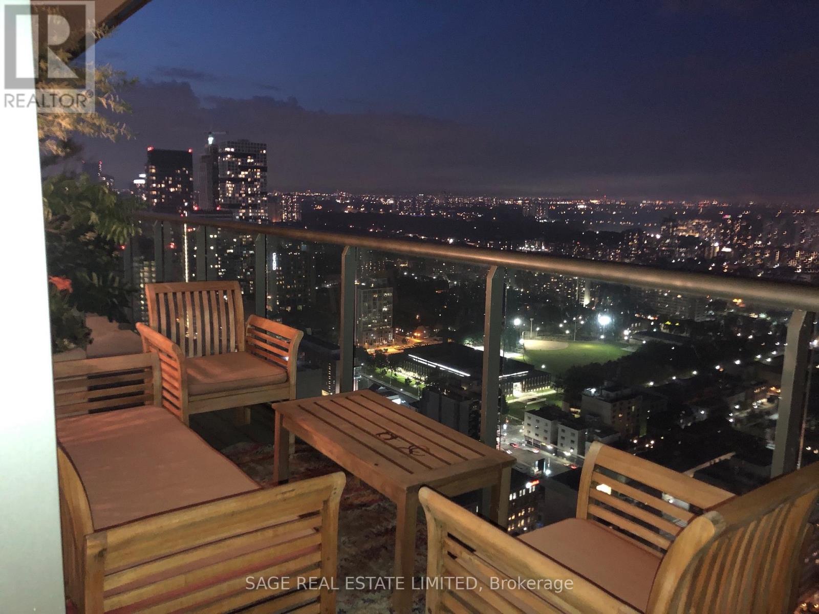 #4004 33 LOMBARD STREET - 36
