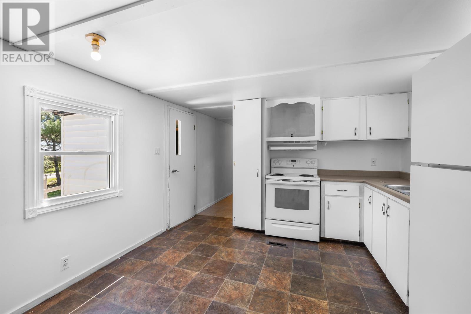1146 Queens Road - 11