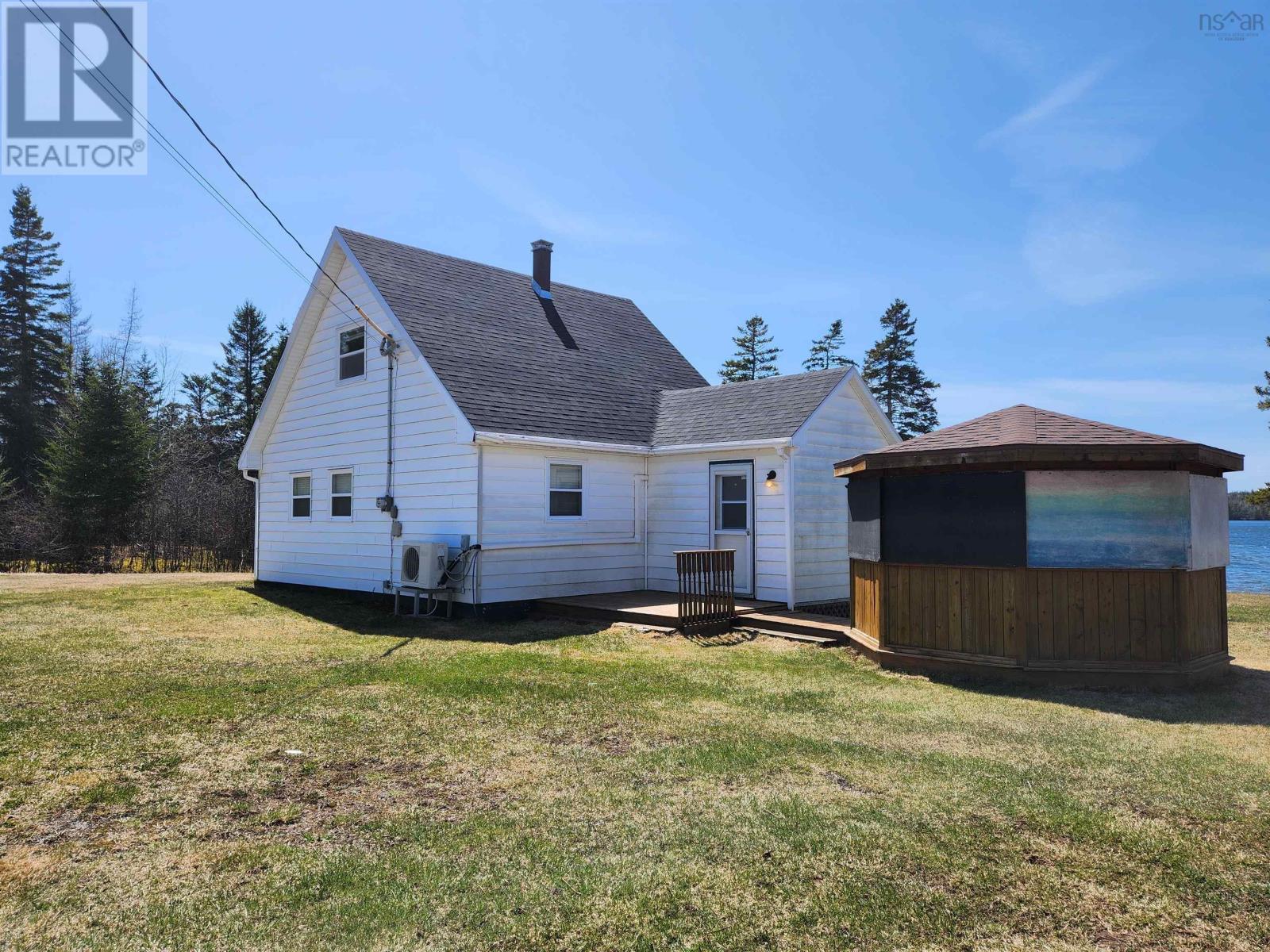2280 Loch Lomond Road - 2