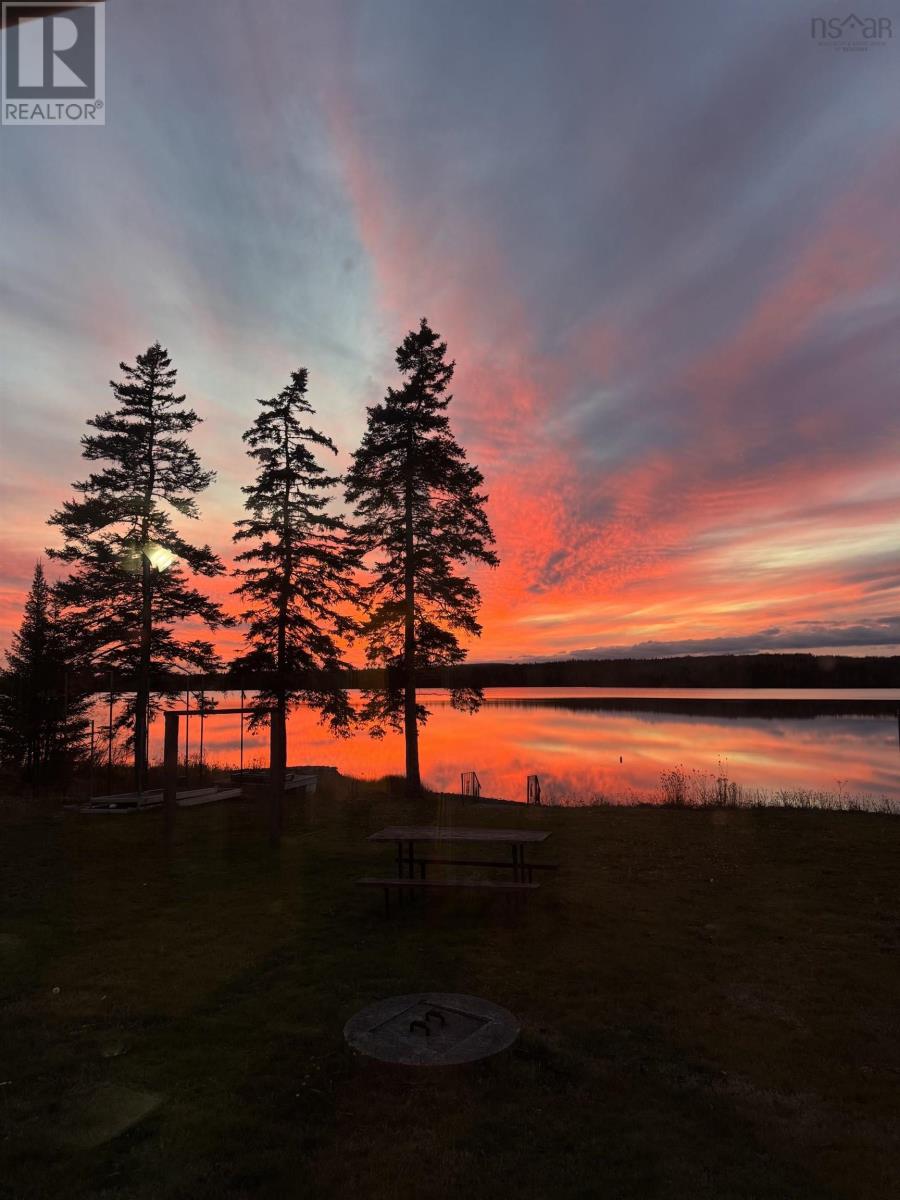 2280 Loch Lomond Road - 24