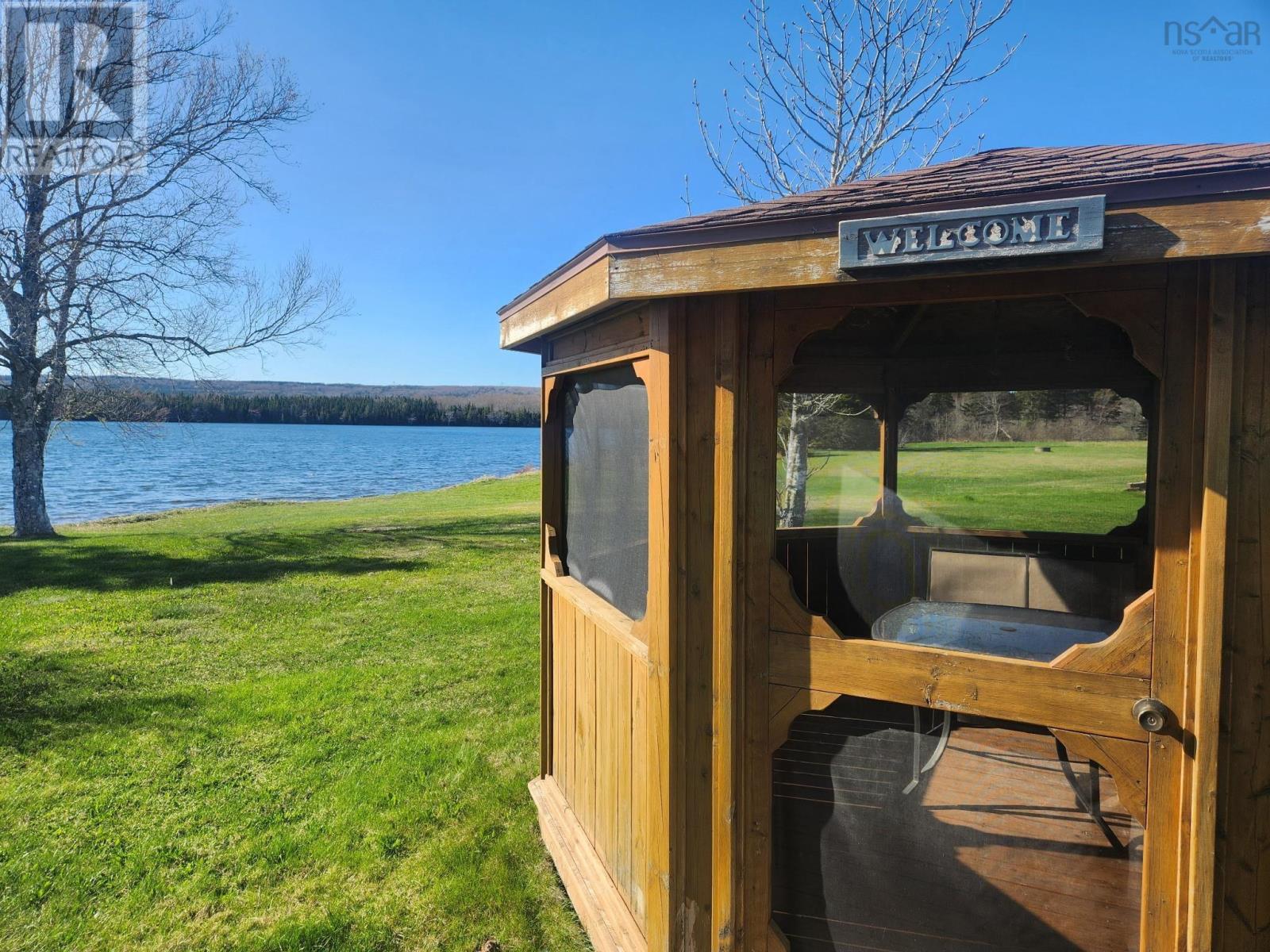 2280 Loch Lomond Road - 33