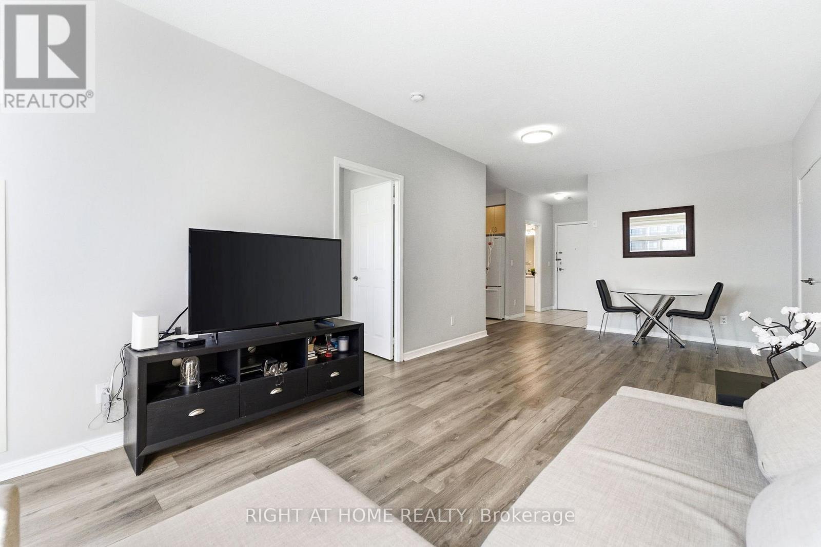 #PH01 3650 KINGSTON ROAD - 12