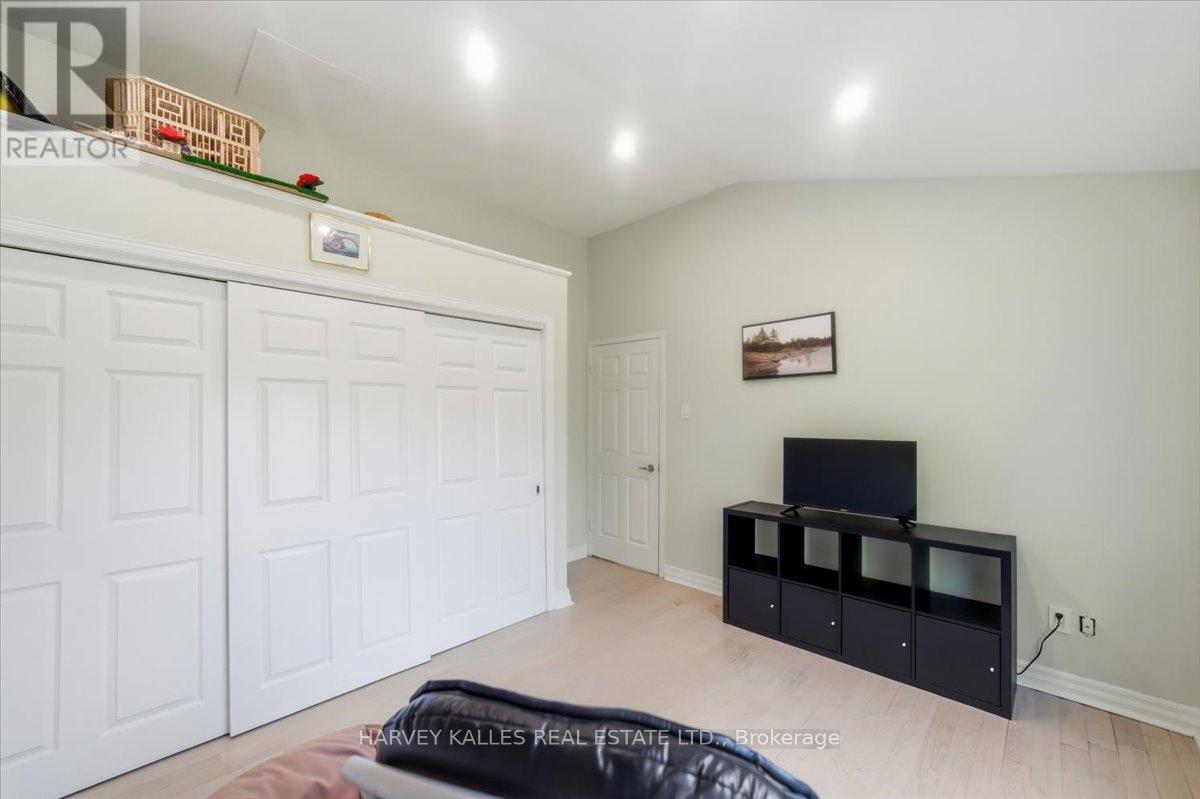 72 WALMER ROAD - 31