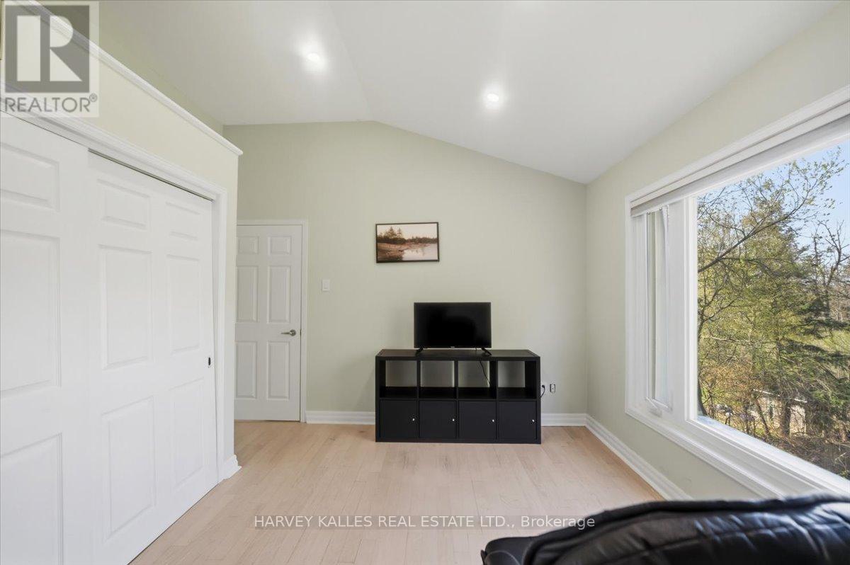72 WALMER ROAD - 32
