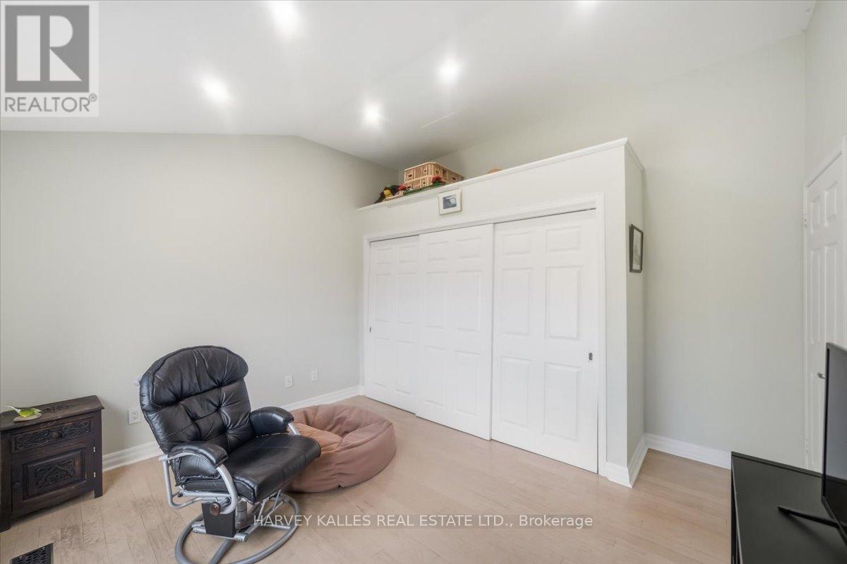 72 WALMER ROAD - 33