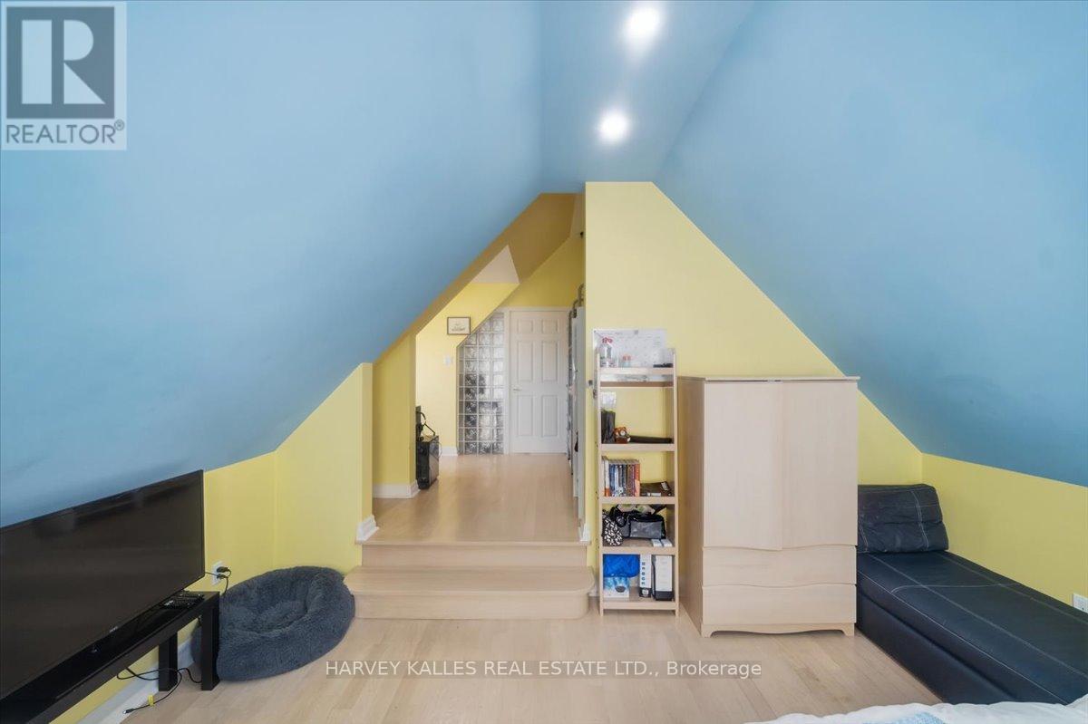 72 WALMER ROAD - 37
