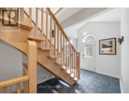 Family room - 72 Walmer Road, Richmond Hill, ON L4C3X1 Photo 8