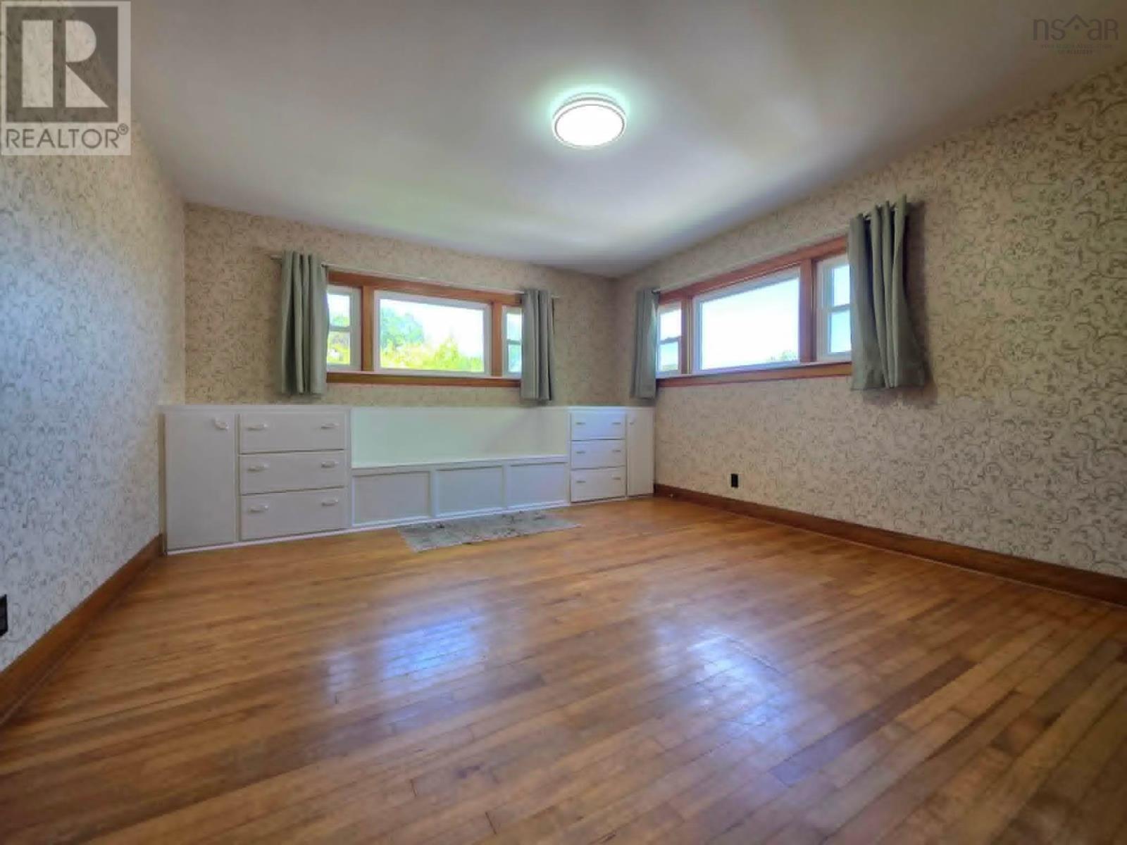 Property 26 of 40 of 61 Laurie Street