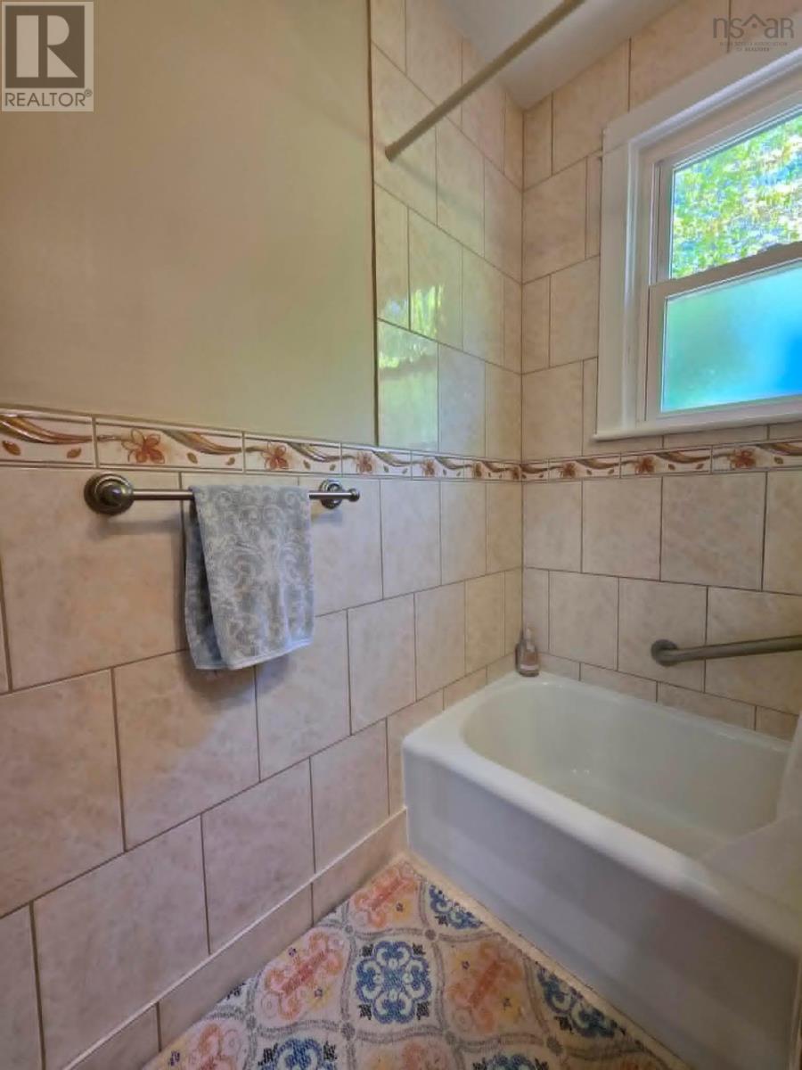 Property 22 of 40 of 61 Laurie Street