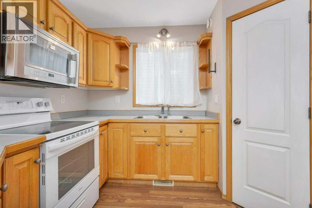 220 Deschner Close — photo 12