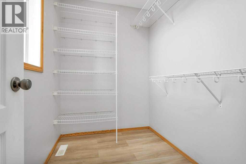 220 Deschner Close — photo 25