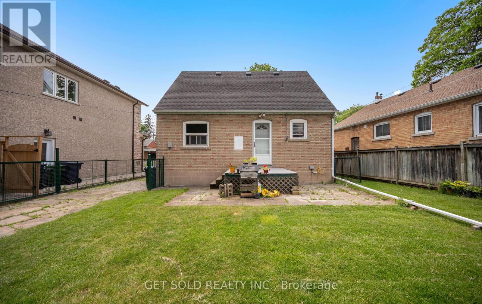 131 CLEARBROOKE CIRCLE - 32