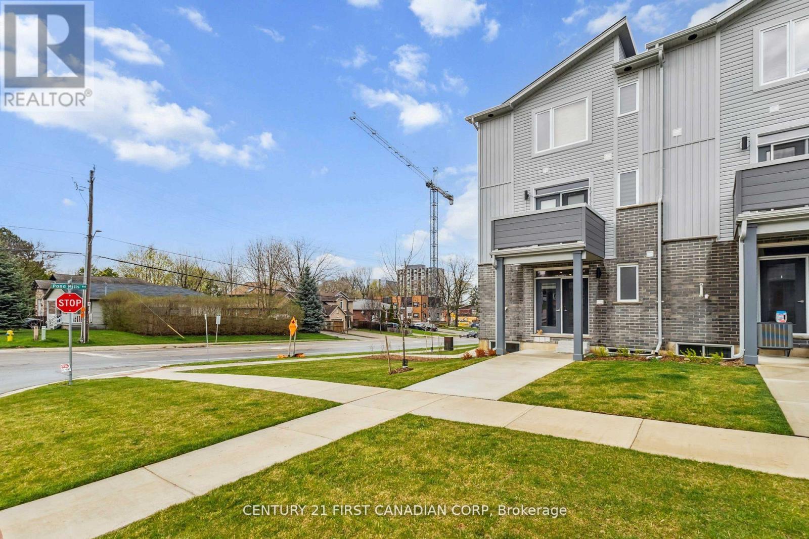 #21 990 DEVERON CRESCENT - 10