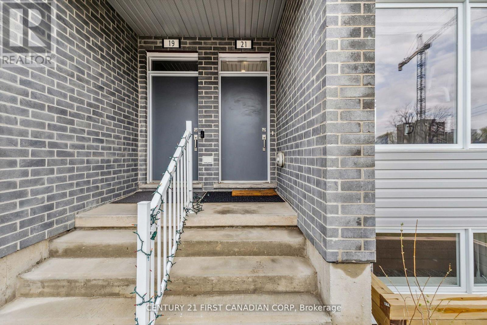 #21 990 DEVERON CRESCENT - 11