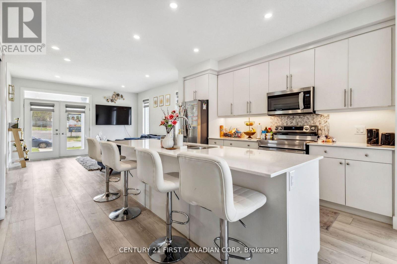 #21 990 DEVERON CRESCENT - 18