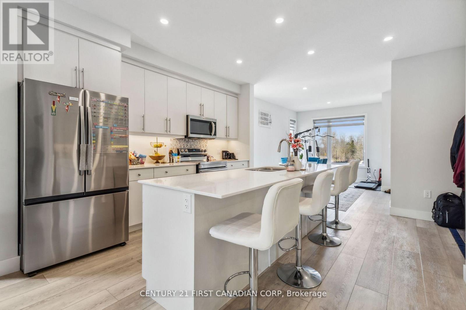 #21 990 DEVERON CRESCENT - 20