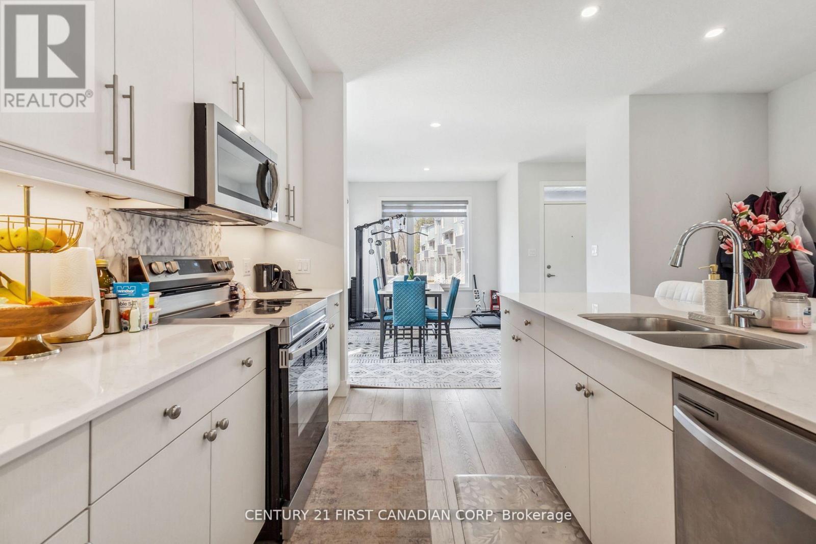 #21 990 DEVERON CRESCENT - 21
