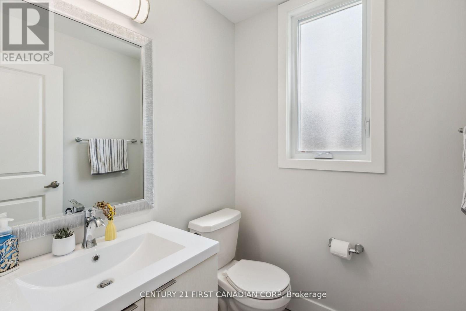 #21 990 DEVERON CRESCENT - 29