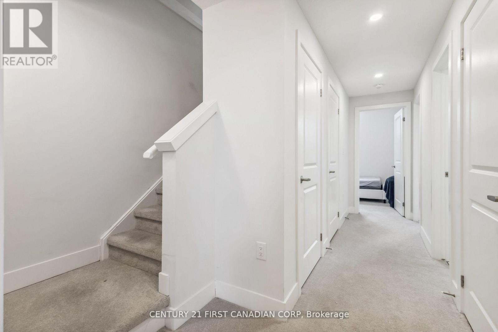 #21 990 DEVERON CRESCENT - 30
