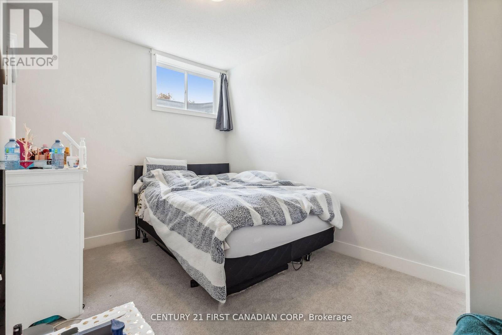 #21 990 DEVERON CRESCENT - 36