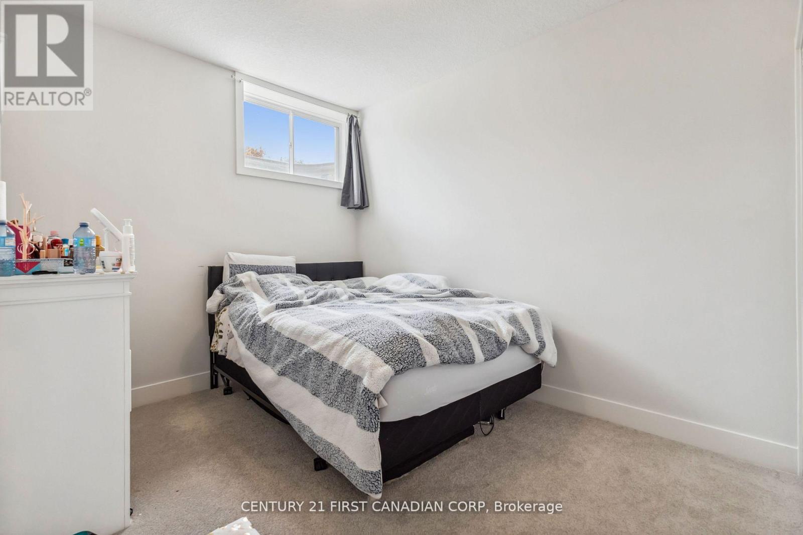 #21 990 DEVERON CRESCENT - 37