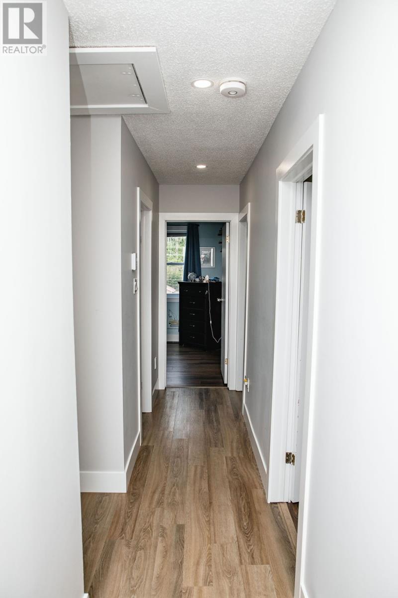 27 Main Road - 25