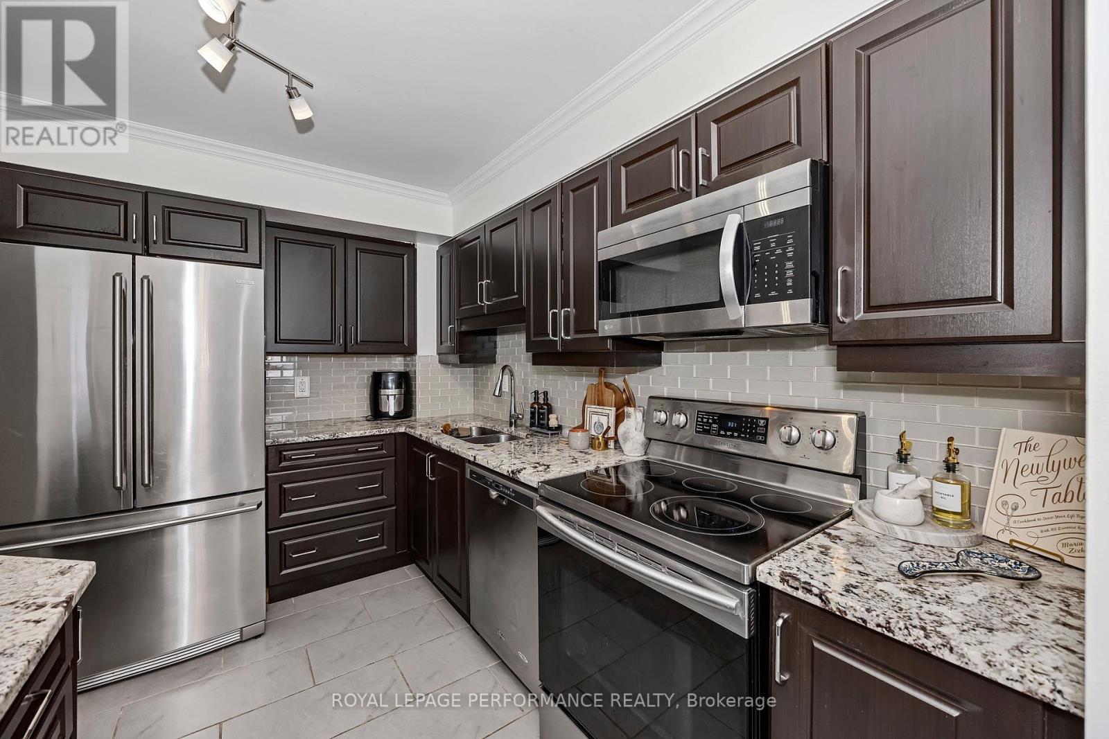 2 Bed, 2 Bath House for Sale in Ottawa – 1512 – 2760 CAROUSEL CRESCENT, Ottawa – MLS# X12891430 - Image 10