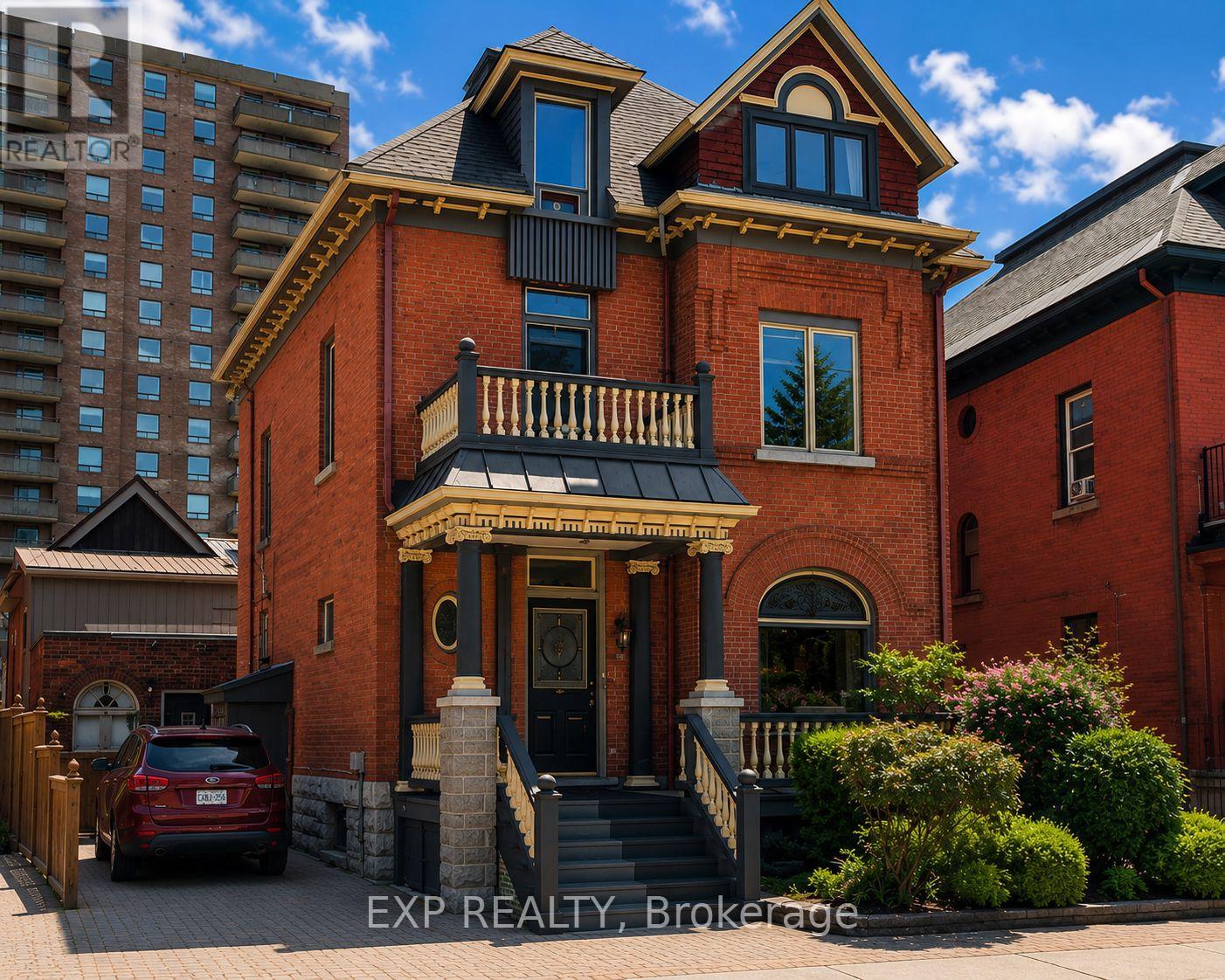 3 Bed, 3 Bath Multi-Family for Rent in Ottawa – 1 – 12 SOMERSET STREET W, Ottawa – MLS# X13229934 - Image 2