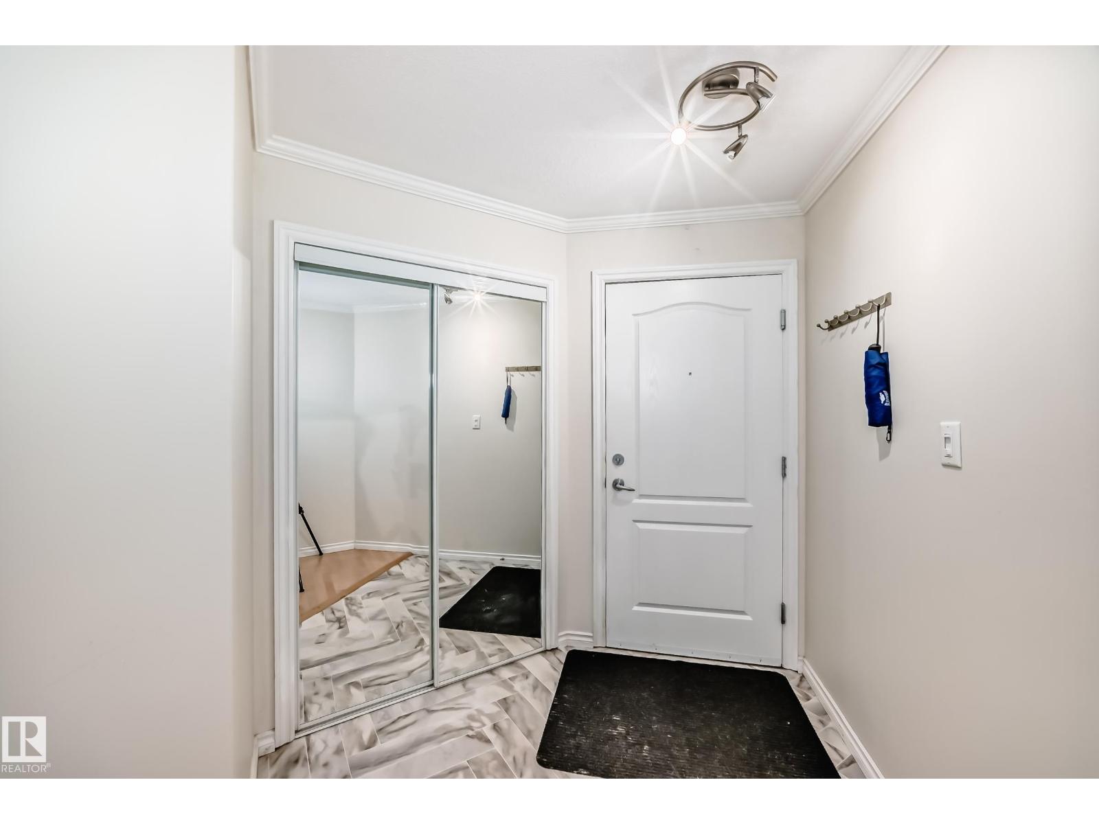 #214 9938 104 ST NW - 4