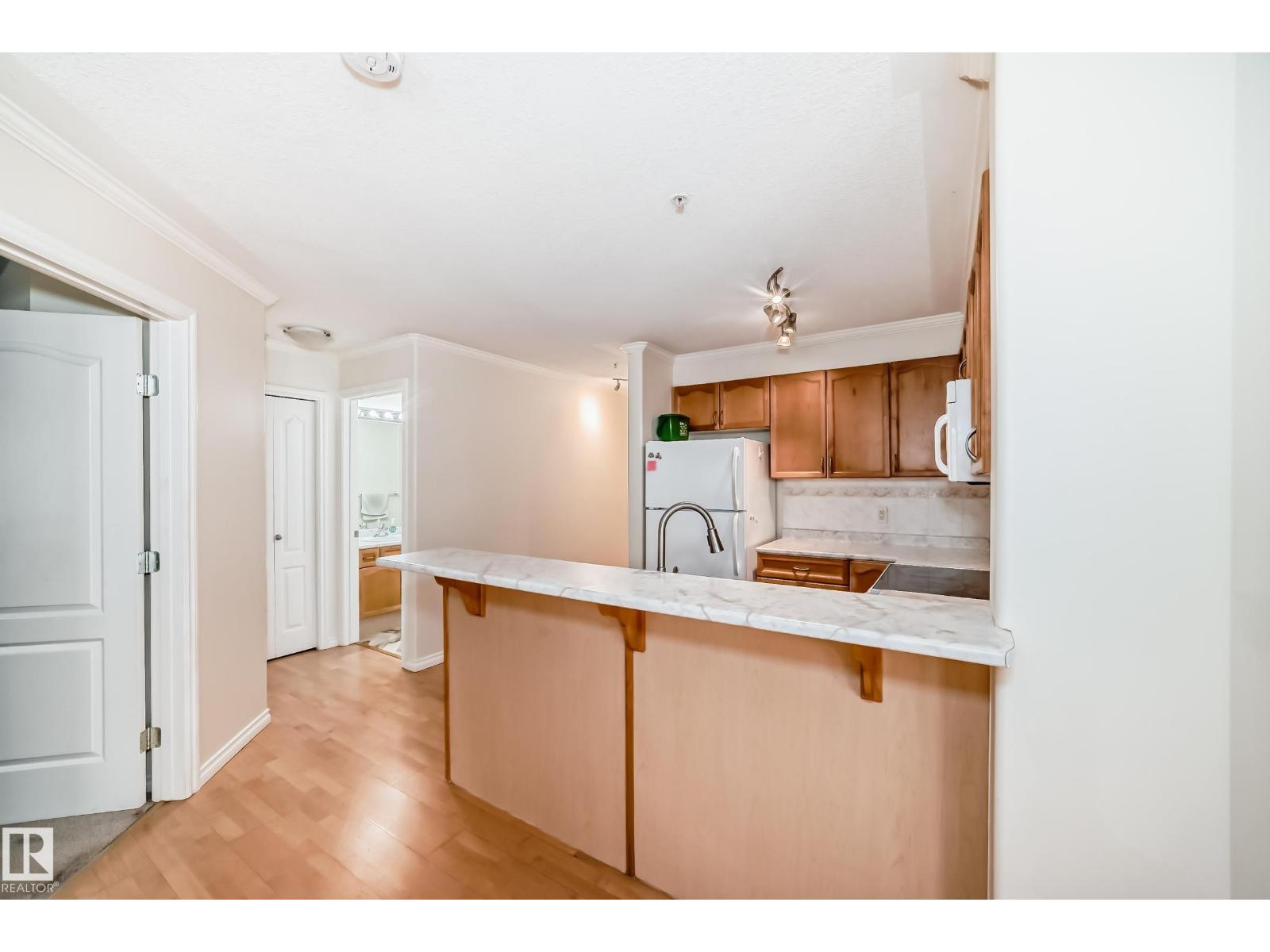 #214 9938 104 ST NW - 22
