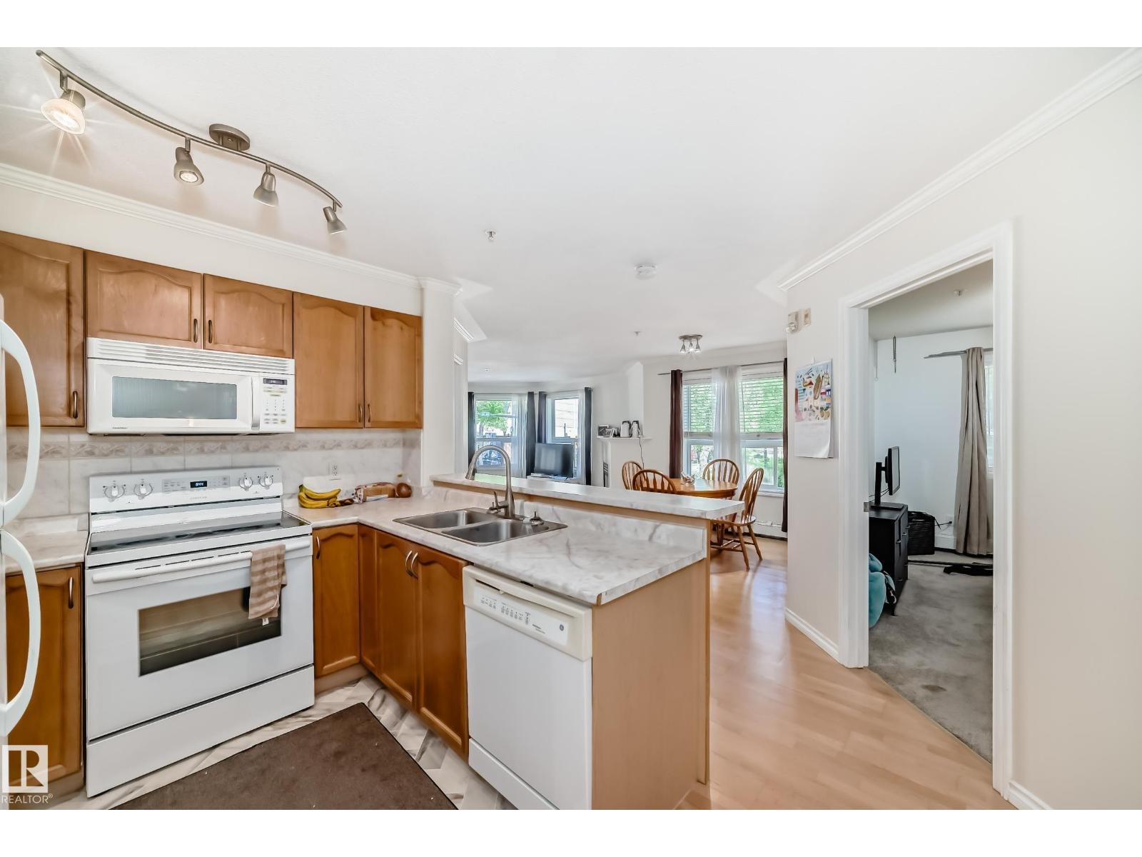 #214 9938 104 ST NW - 23