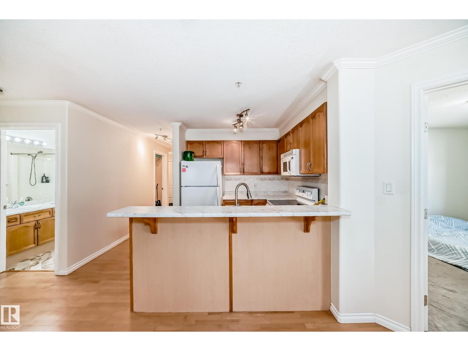 #214 9938 104 ST NW - 21