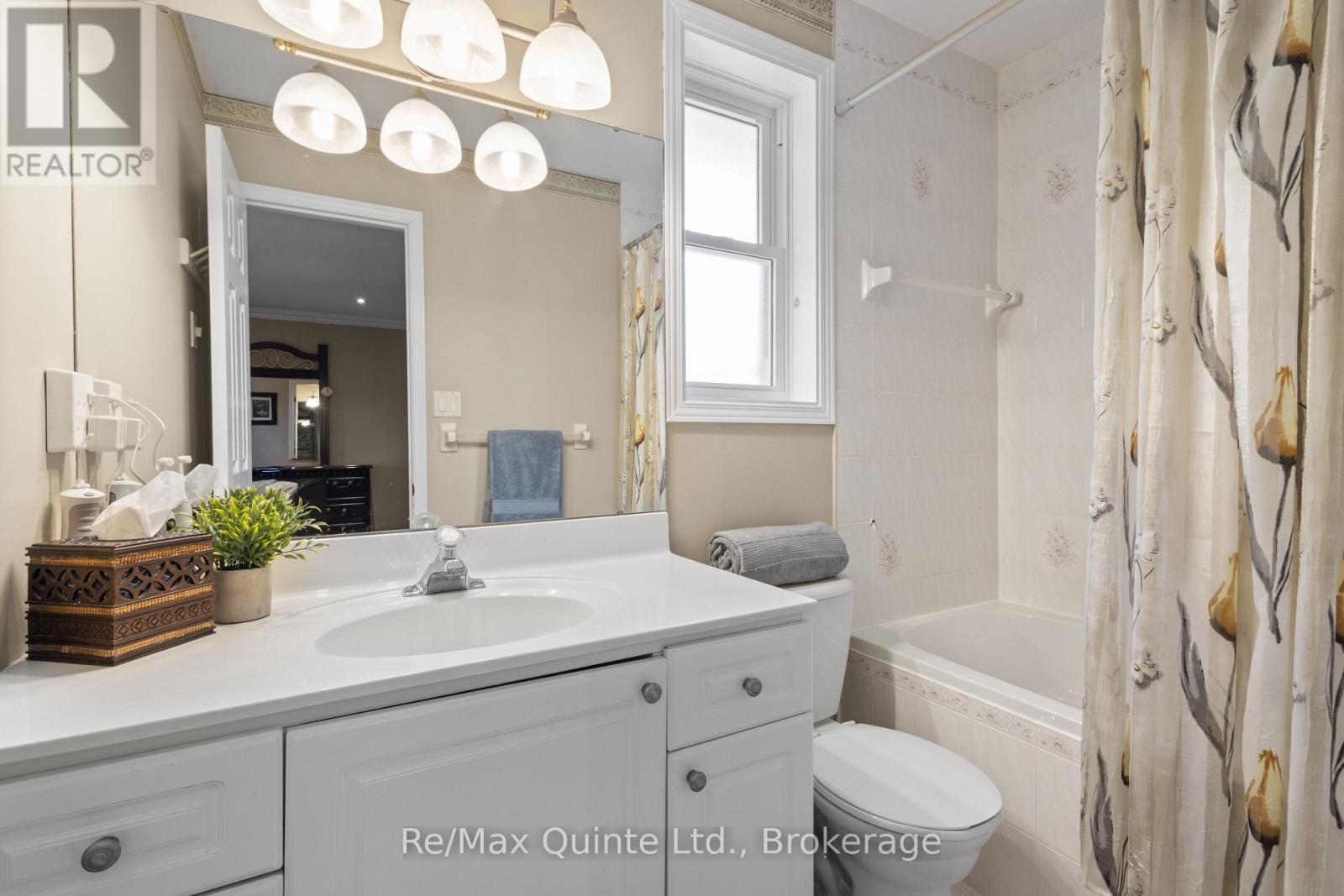 1 SIMMONS COURT - 32