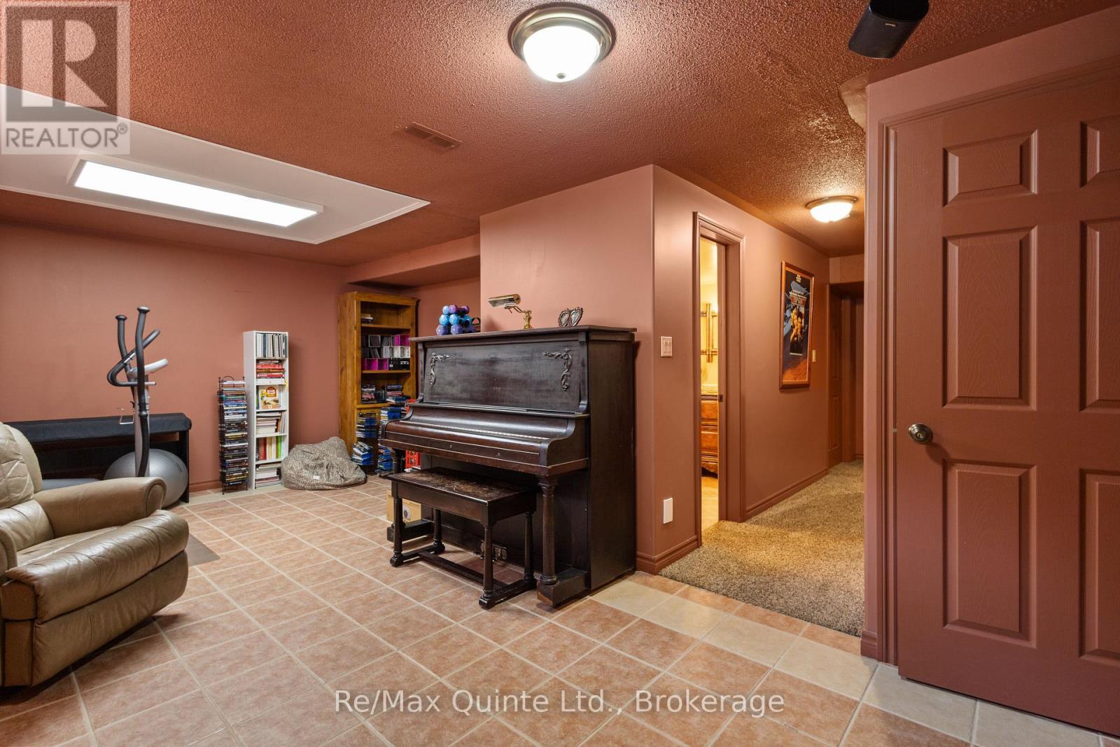 1 SIMMONS COURT - 44