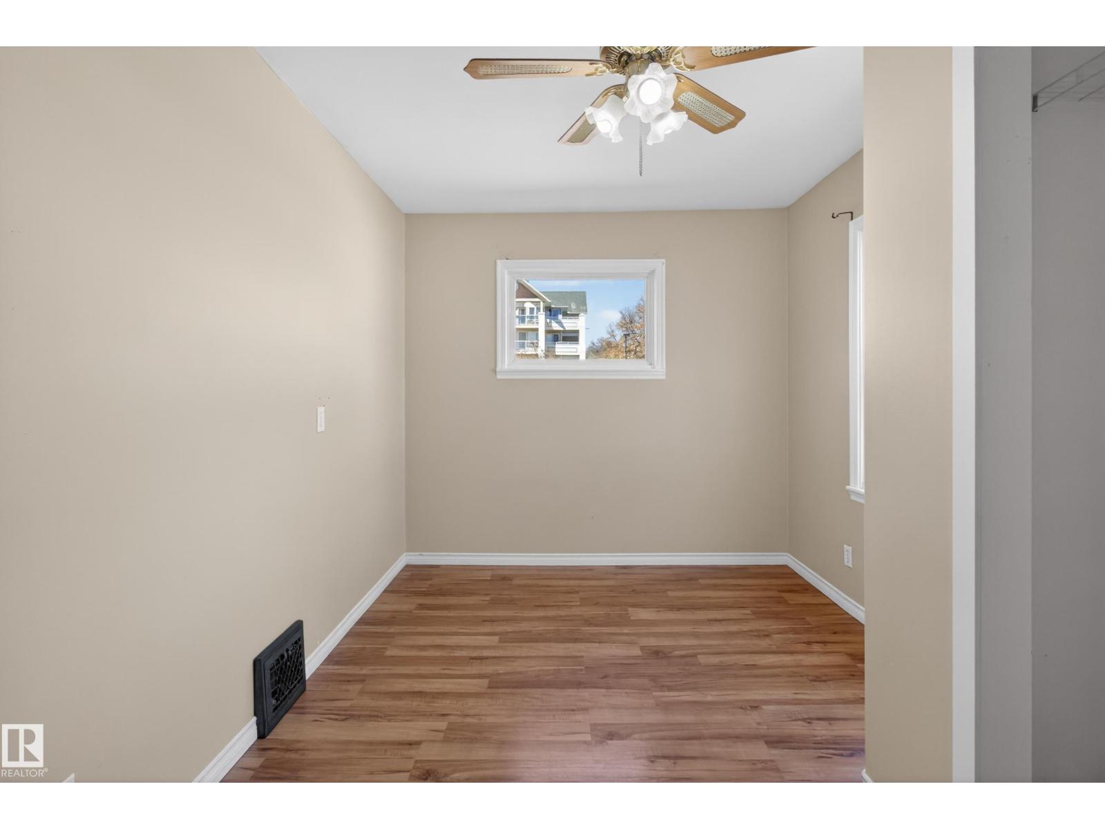 5409 49 Ave - 14