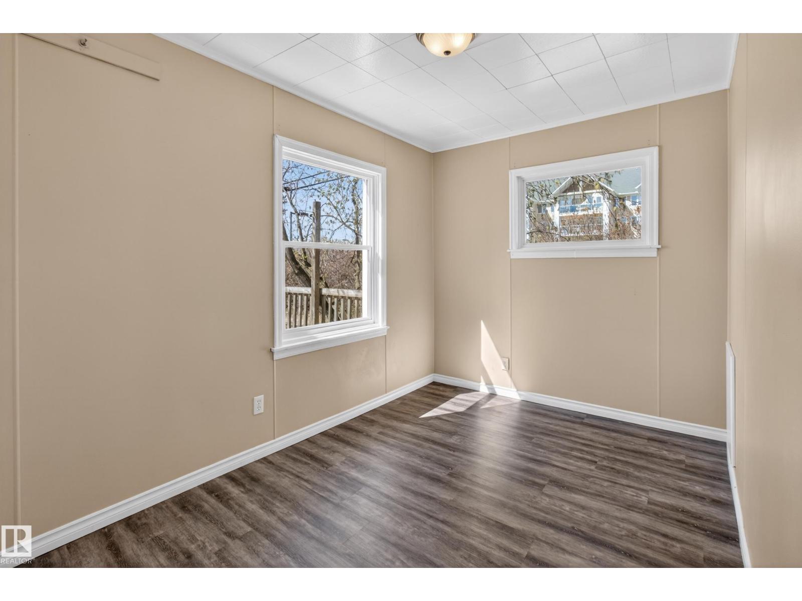 5409 49 Ave - 16