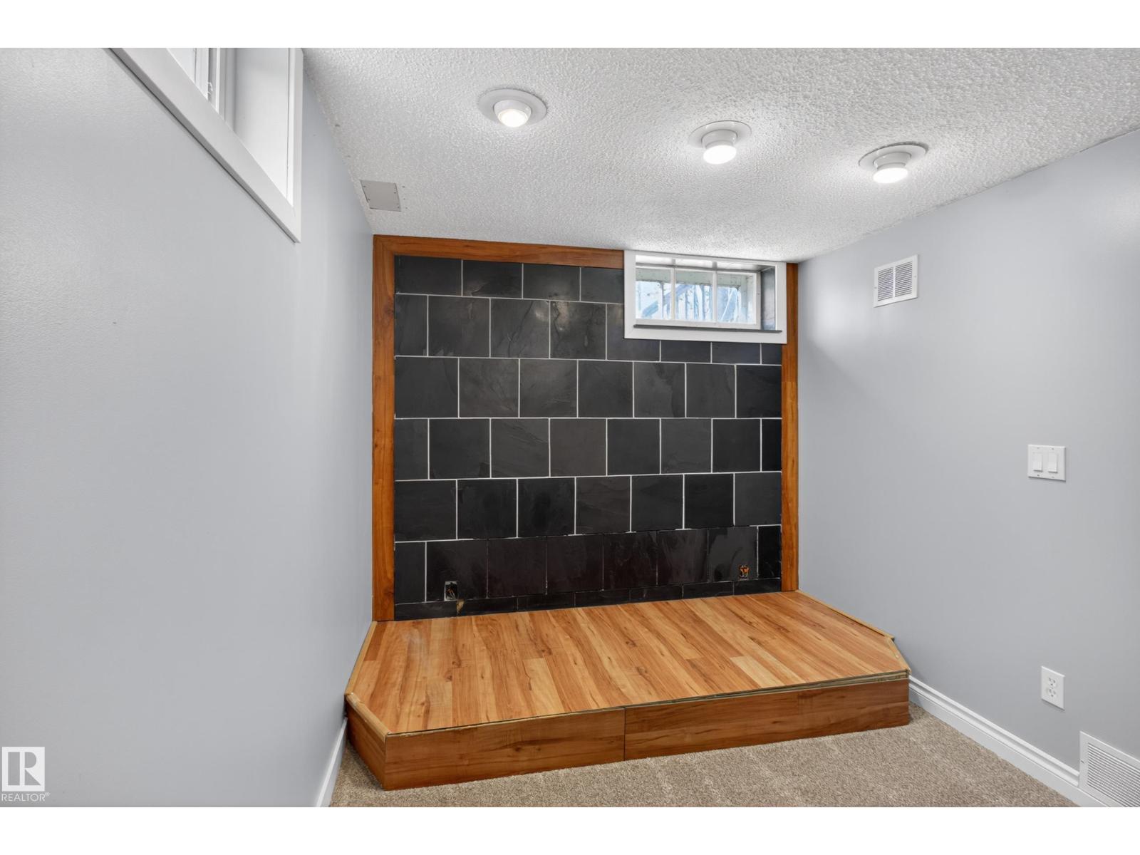 5409 49 Ave - 22