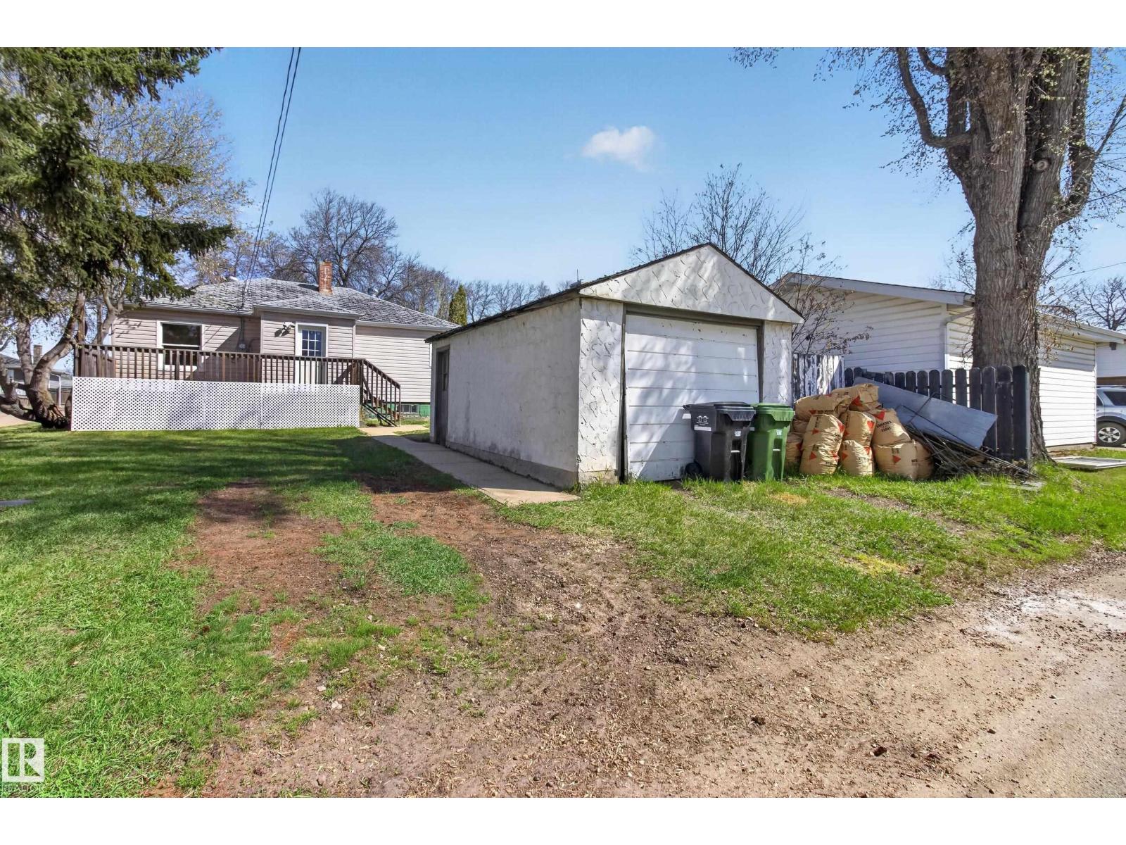 5409 49 Ave - 29