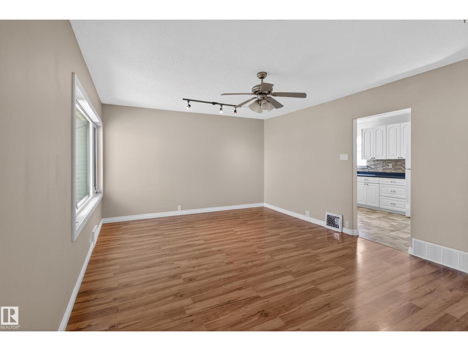 5409 49 Ave - 3