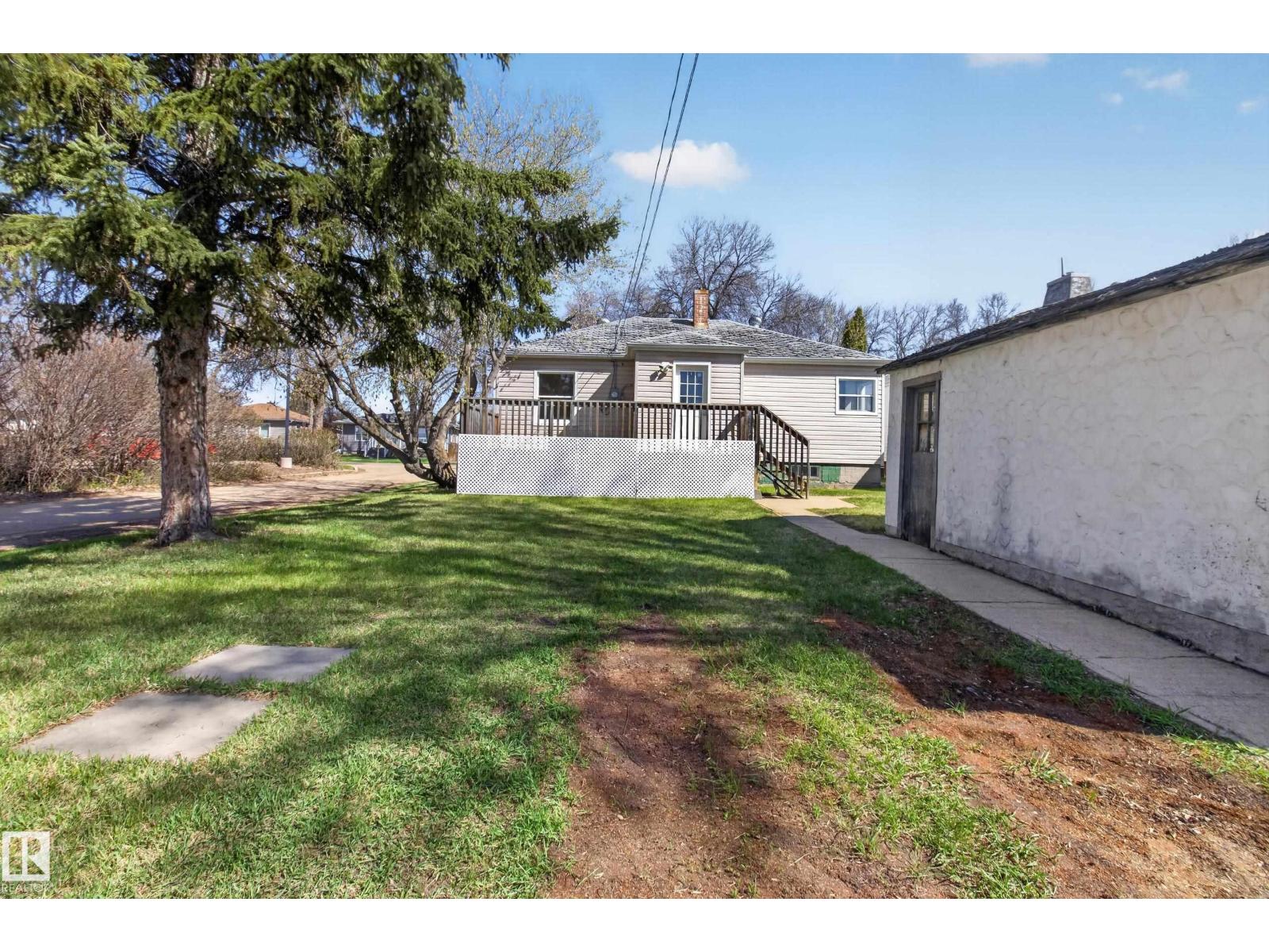 5409 49 Ave - 32