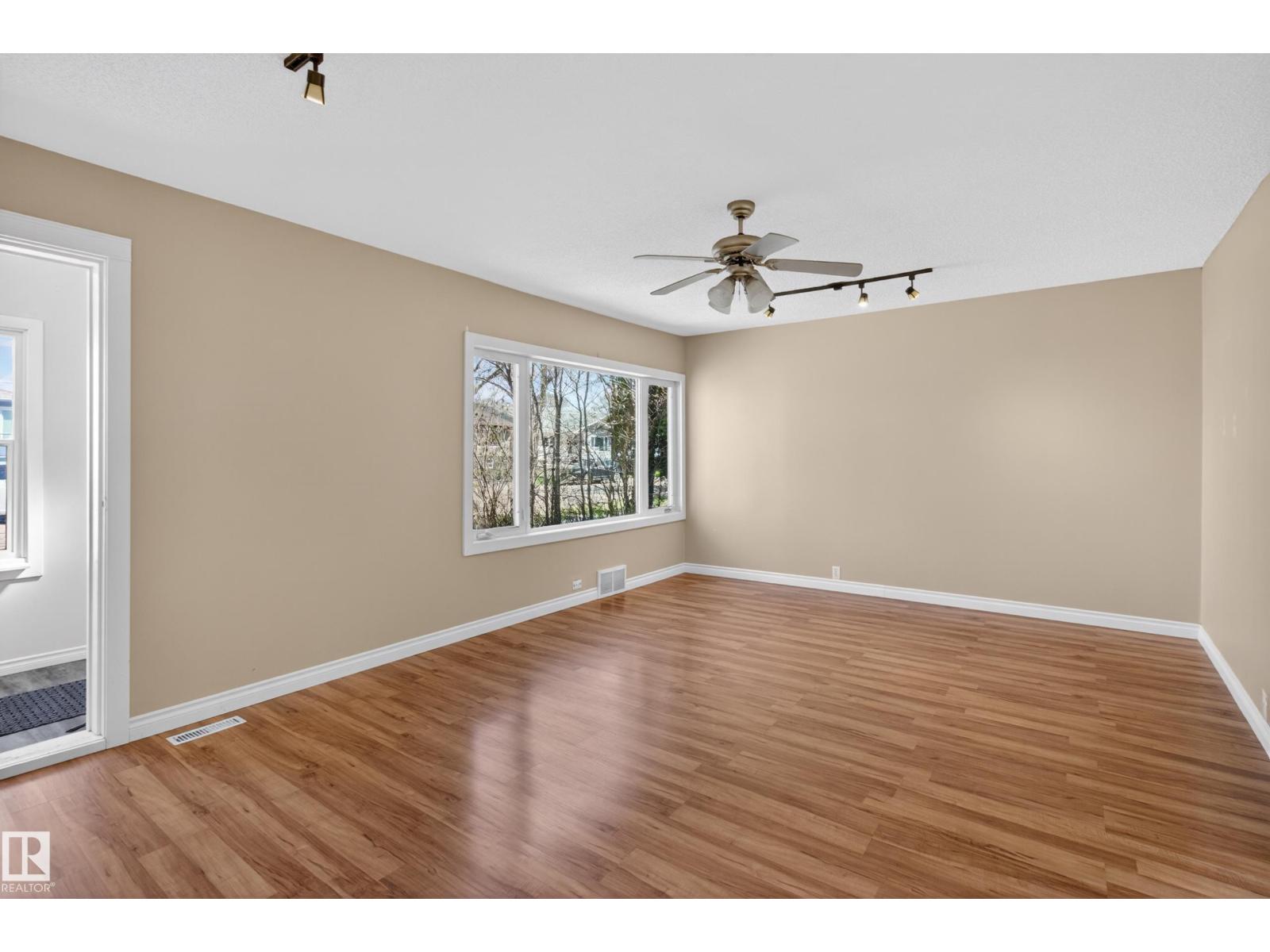 5409 49 Ave - 4