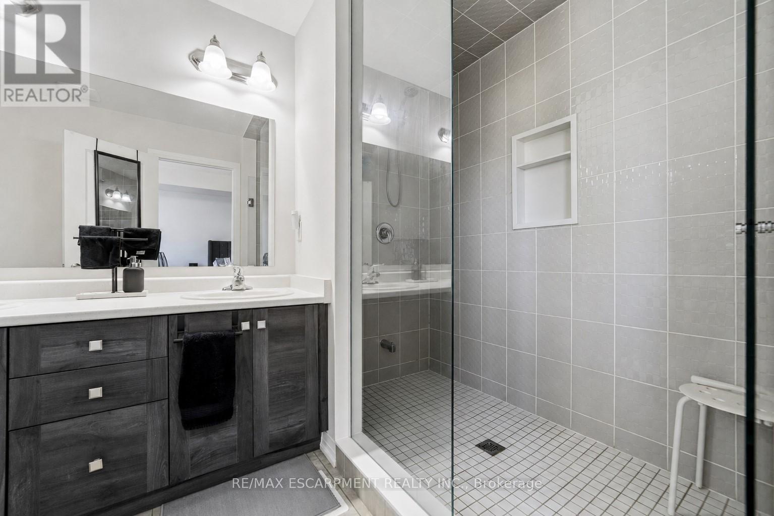 8 PINNACLE COURT - 21