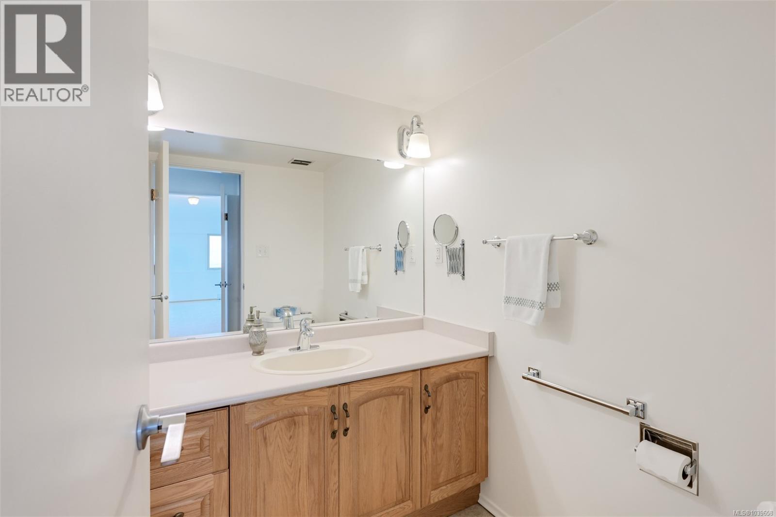 104 360 Dallas Road, Victoria