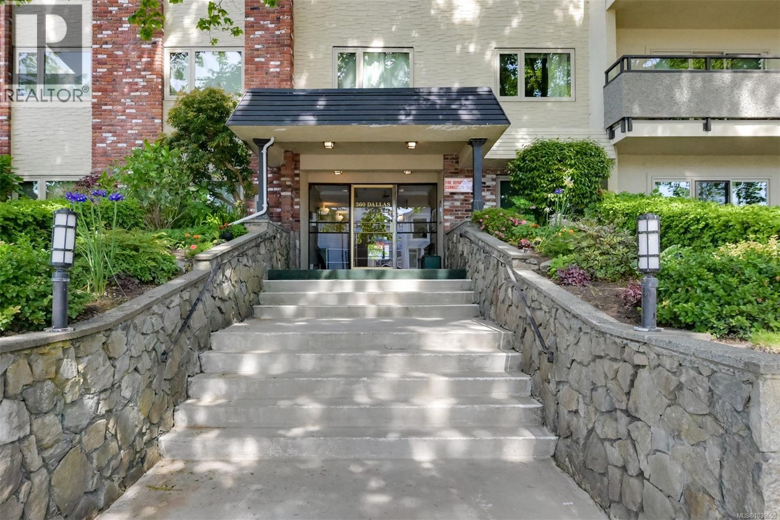 #104 360 Dallas Rd - 4