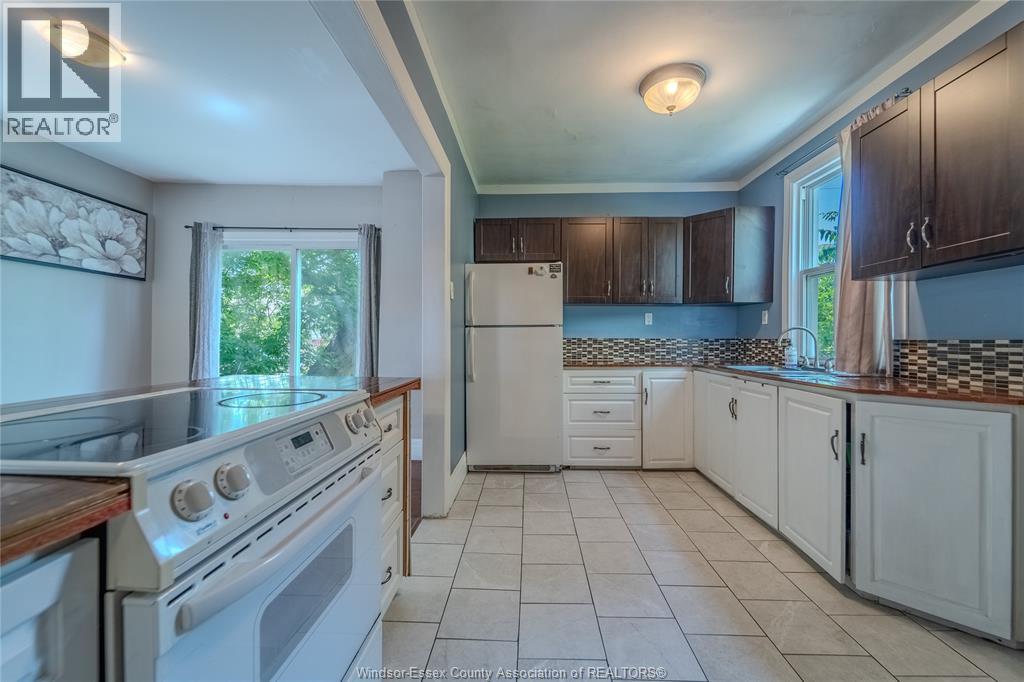 1679 Howard AVENUE - 11