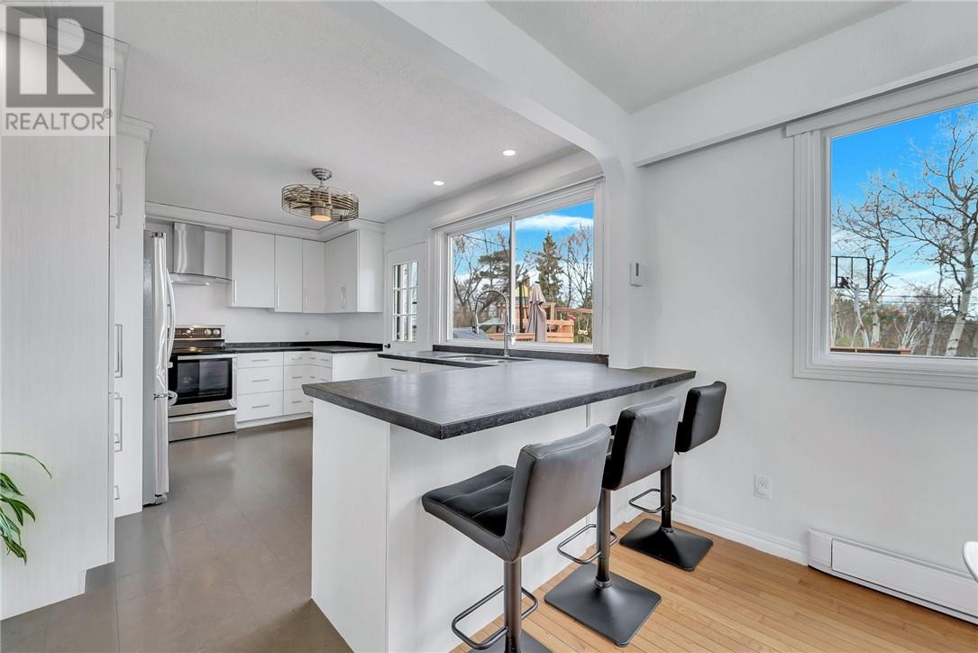 115 Windsor Crescent - 13