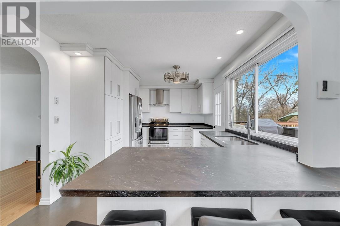 115 Windsor Crescent - 14