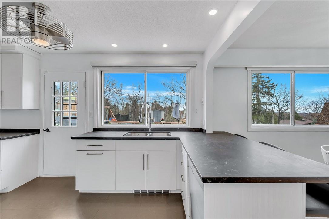 115 Windsor Crescent - 15